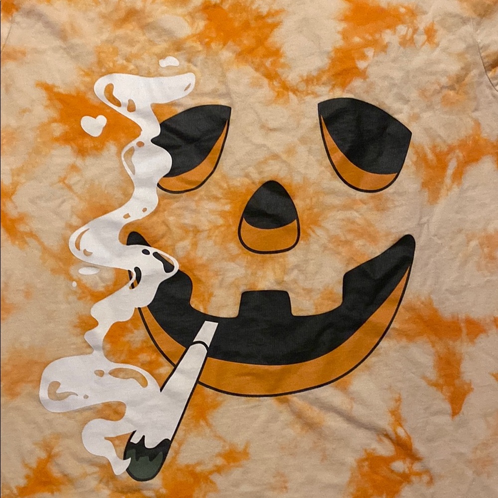 Smoking Skelton Pumpkin EUC